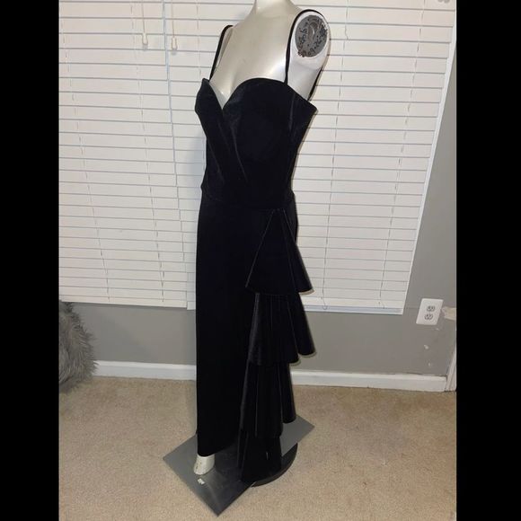 Chiara Boni La Petite Robe
Gussie Ruffle Side Gown - Picture 7 of 9